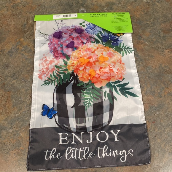 Embroidered Garden Flag Enjoy The Little Things - Picture 2 of 3